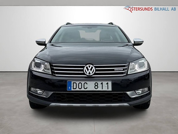Volkswagen Passat Alltrack 2 of 5