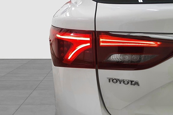 Toyota Avensis 11 of 23