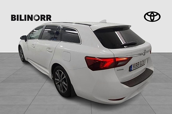 Toyota Avensis 3 of 5