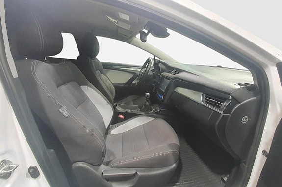 Toyota Avensis 17 of 23