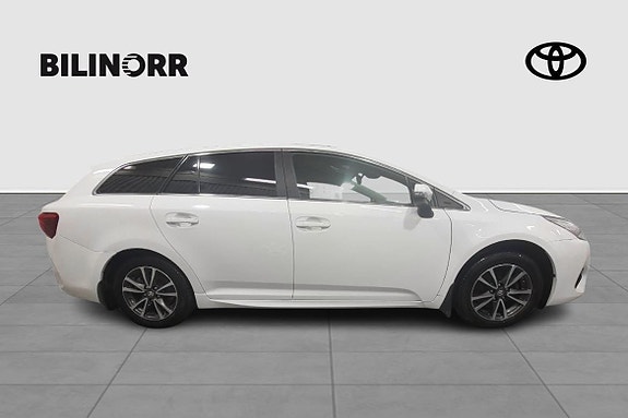 Toyota Avensis 7 of 23