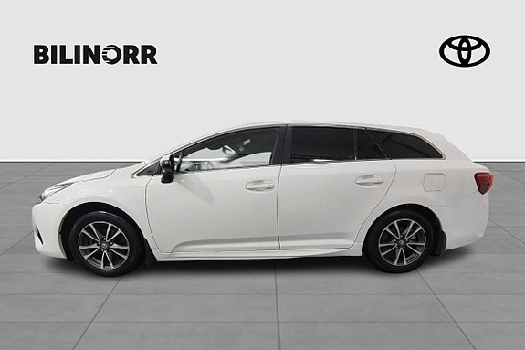Toyota Avensis 2 of 5