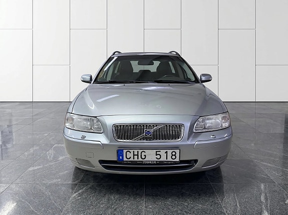 Volvo V70 2 of 15