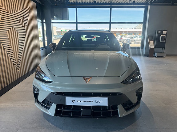 Cupra Leon 2 of 5