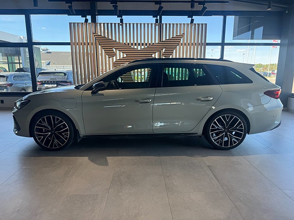 Cupra Leon 3 of 5