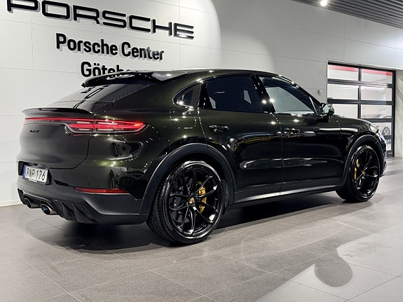 Porsche Cayenne 4 of 5