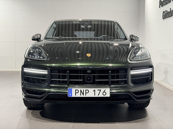 Porsche Cayenne 3 of 5