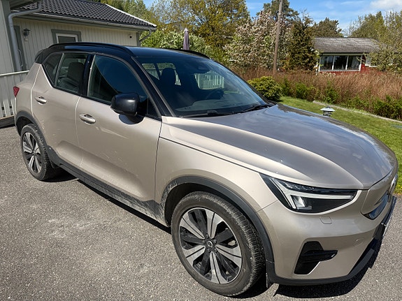Volvo XC40 2 of 13
