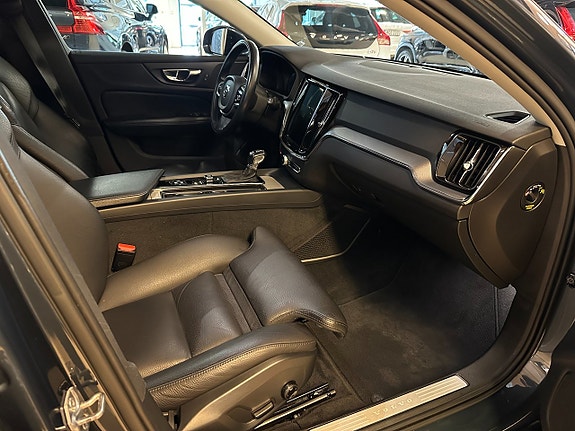 Volvo V60 6 of 17