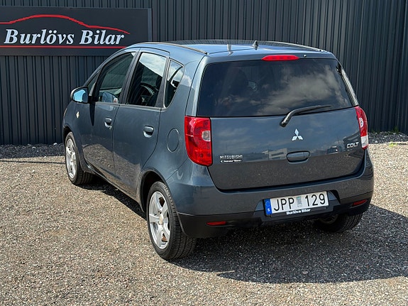 Mitsubishi Colt 7 of 9