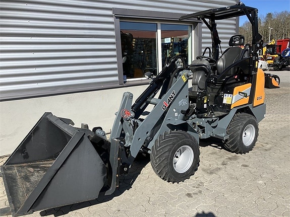 GiANT G 1500 2 of 5