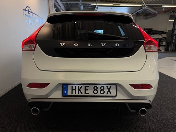 Volvo V40 4 of 23