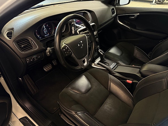 Volvo V40 7 of 23
