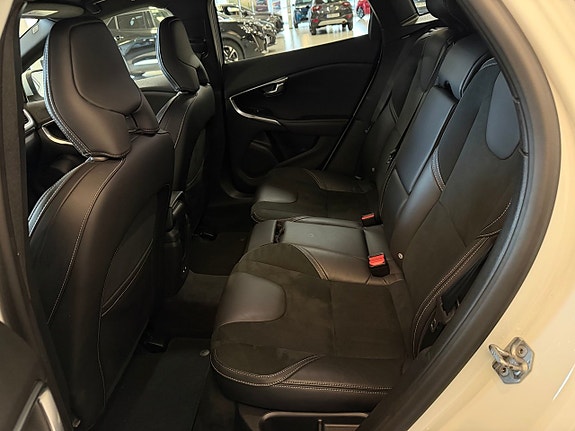 Volvo V40 19 of 23