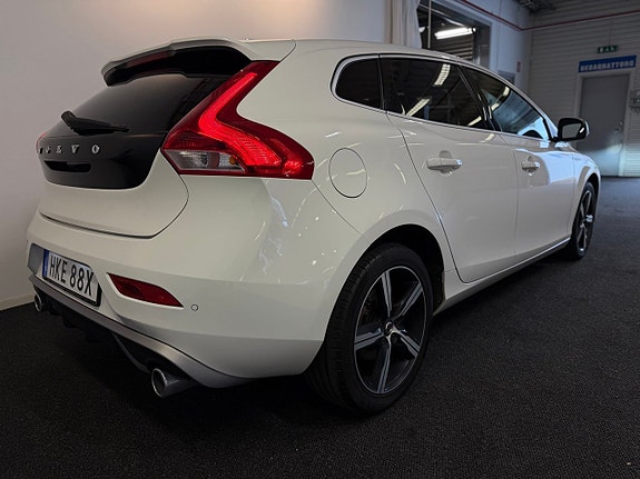 Volvo V40 3 of 23
