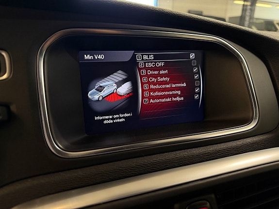 Volvo V40 14 of 23