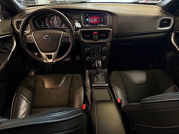 Volvo V40 11 of 23