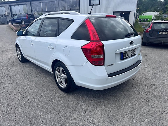 Kia Ceed 2 of 6