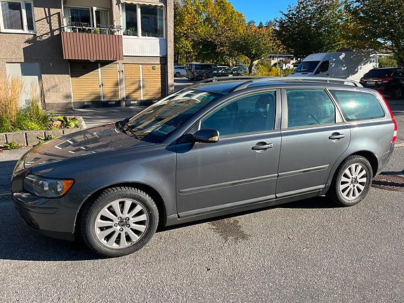 Volvo V50 2 of 6