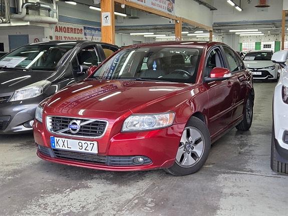 Volvo S40 2 of 15