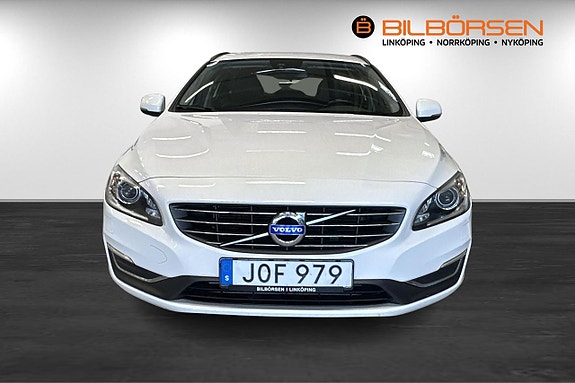Volvo V60 2 of 5