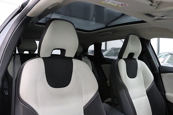 Volvo V40 Cross Country 15 of 27