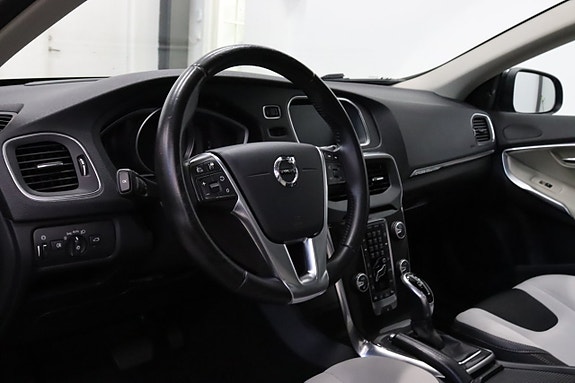 Volvo V40 Cross Country 12 of 27