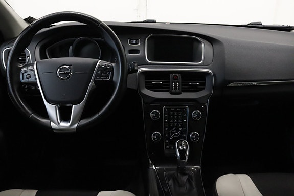 Volvo V40 Cross Country 13 of 27
