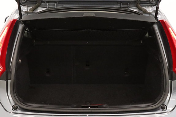 Volvo V40 Cross Country 27 of 27