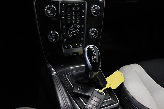 Volvo V40 Cross Country 24 of 27