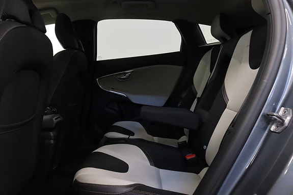 Volvo V40 Cross Country 25 of 27