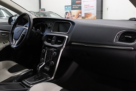 Volvo V40 Cross Country 14 of 27