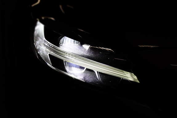 Volvo V40 Cross Country 10 of 27