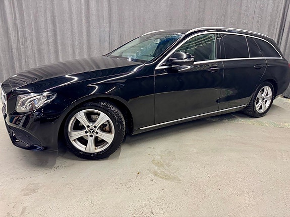 Mercedes-Benz E220 2 of 5
