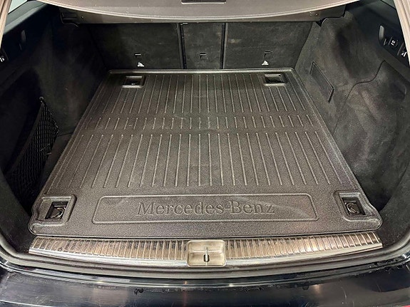 Mercedes-Benz E220 13 of 14