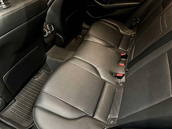 Mercedes-Benz E220 12 of 14