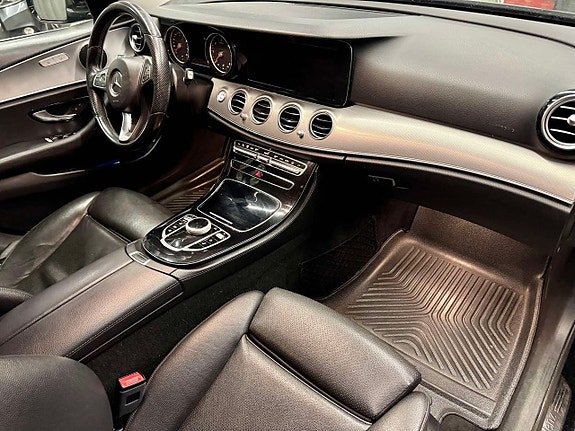 Mercedes-Benz E220 7 of 14