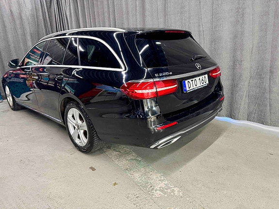 Mercedes-Benz E220 3 of 5