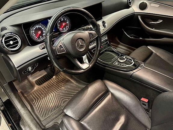 Mercedes-Benz E220 6 of 14