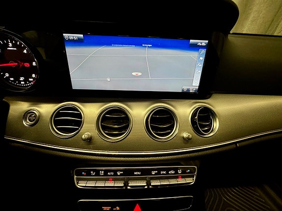 Mercedes-Benz E220 10 of 14