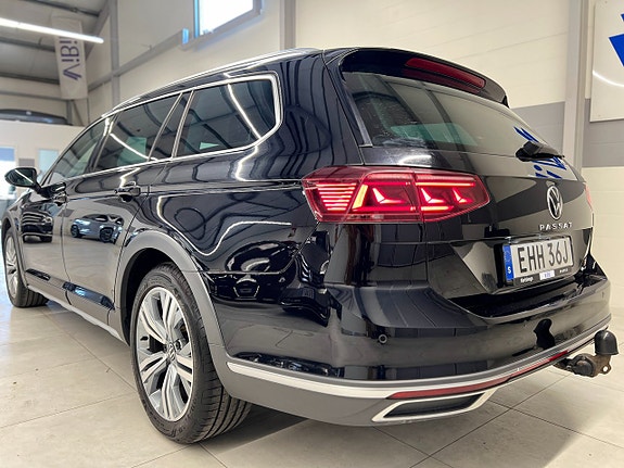 Volkswagen Passat Alltrack 4 of 5