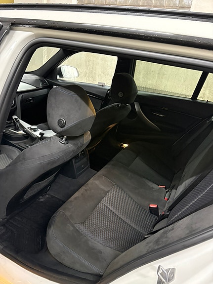 BMW 330i 6 of 7