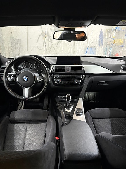 BMW 330i 5 of 5