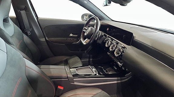 Mercedes-Benz A200 3 of 5