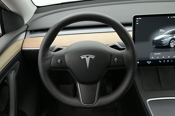 Tesla Model Y 7 of 27