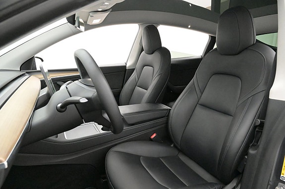 Tesla Model Y 8 of 27