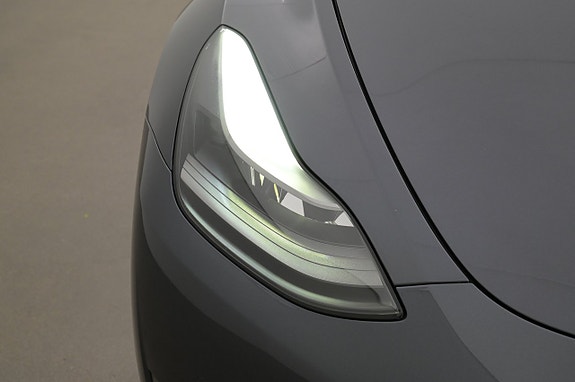 Tesla Model Y 26 of 27