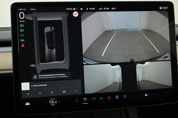 Tesla Model Y 15 of 27