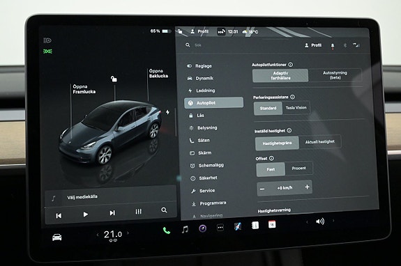 Tesla Model Y 12 of 27