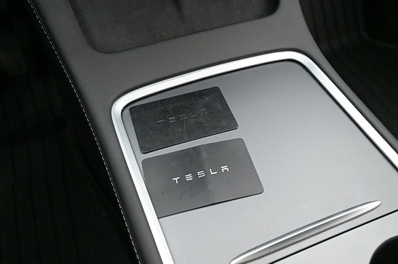 Tesla Model Y 19 of 27